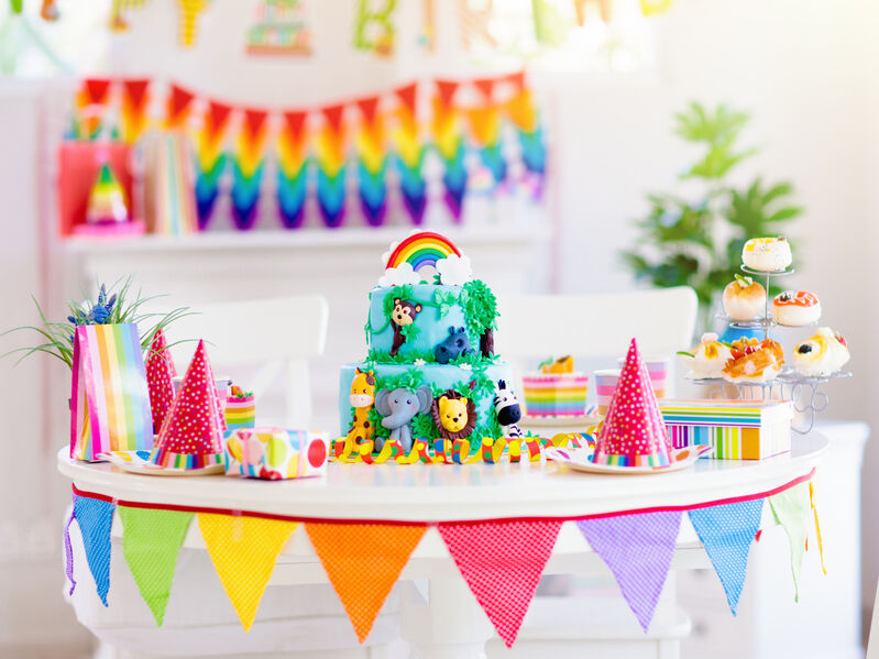 cake with animals on it for child's birthday party